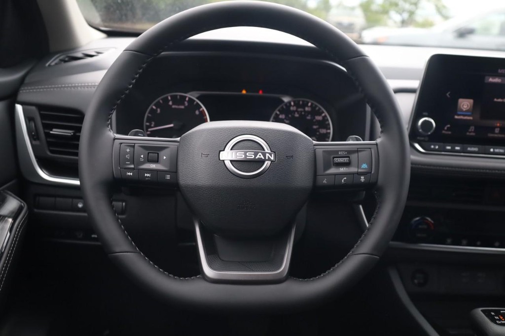 Nissan Rogue Vehicle Image 08