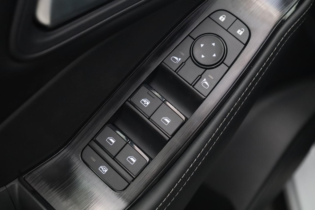 Nissan Rogue Vehicle Image 11