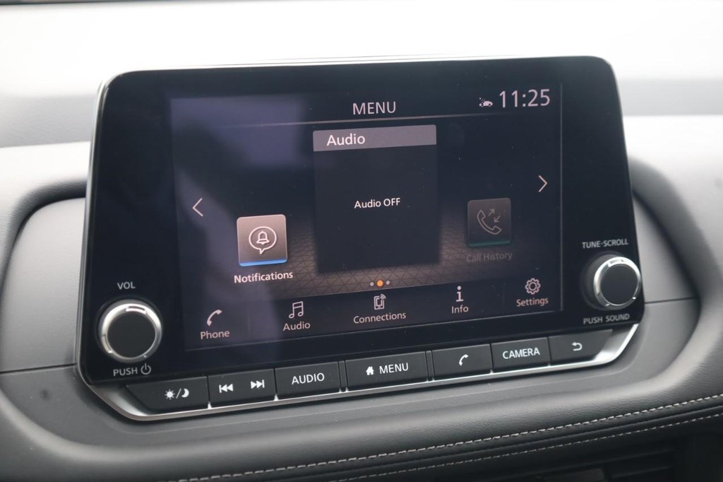 Nissan Rogue Vehicle Image 14