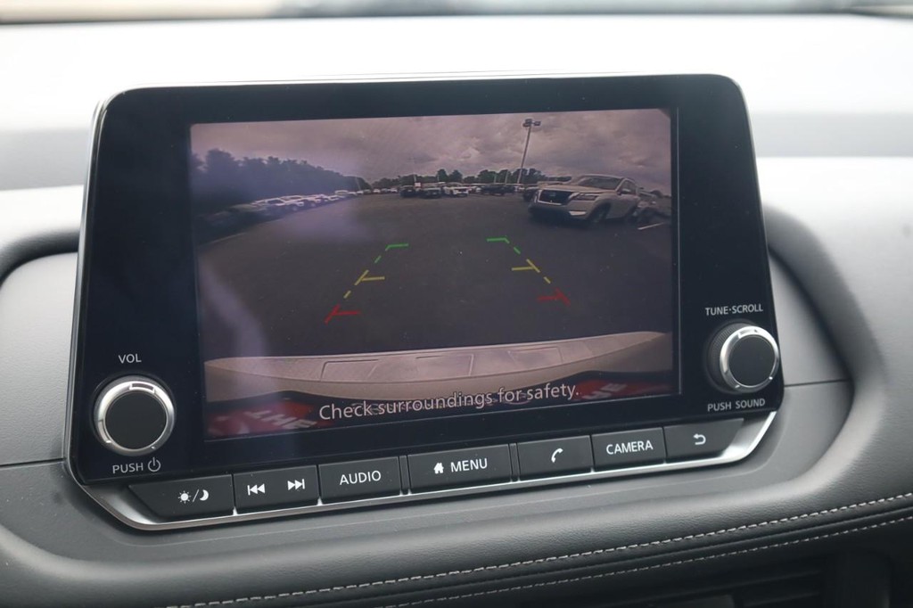 Nissan Rogue Vehicle Image 15