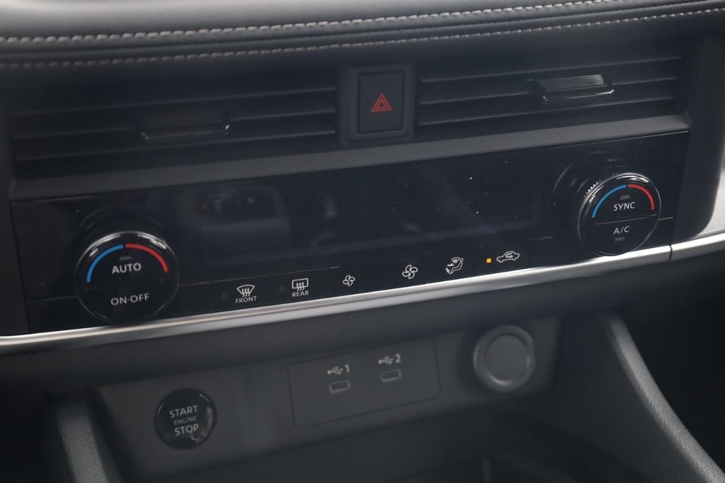Nissan Rogue Vehicle Image 16