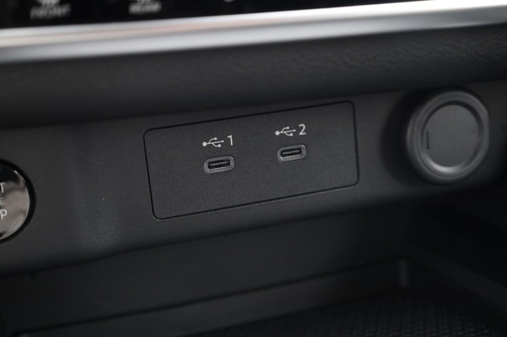 Nissan Rogue Vehicle Image 17