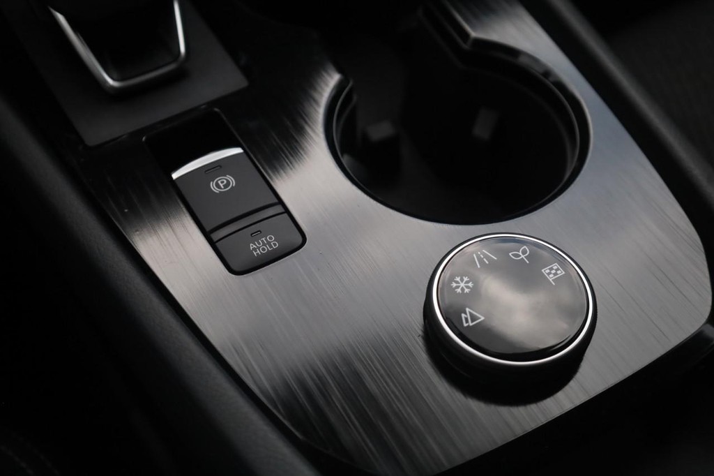 Nissan Rogue Vehicle Image 18
