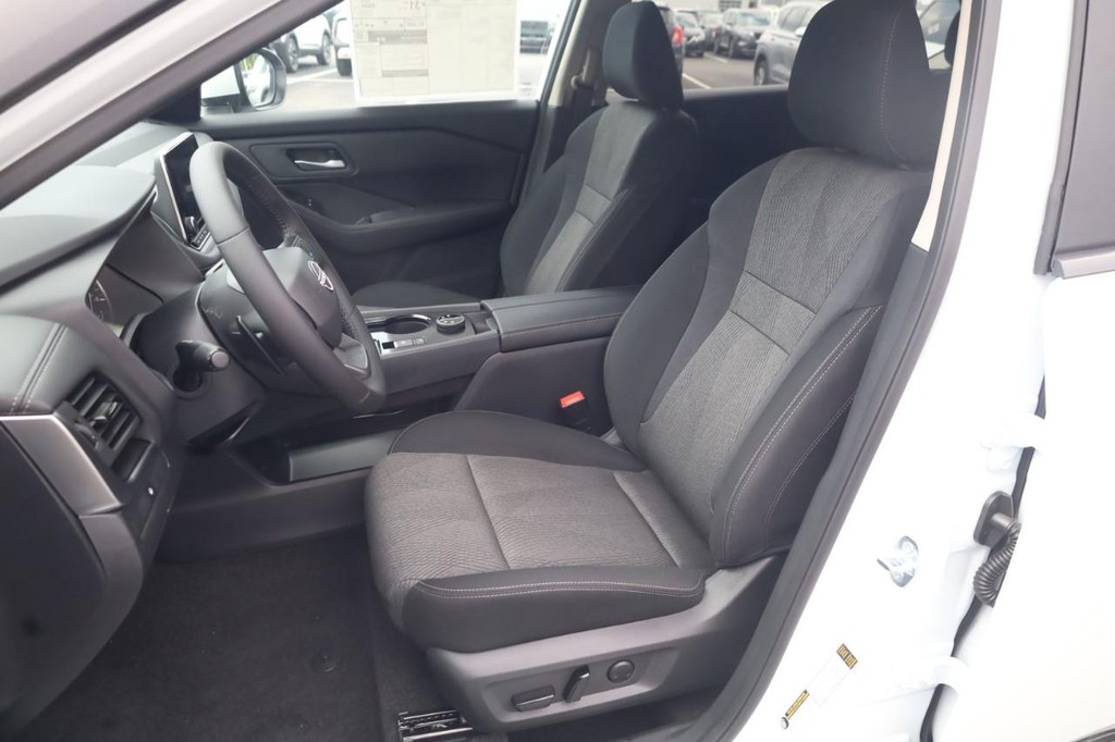 Nissan Rogue Vehicle Image 20