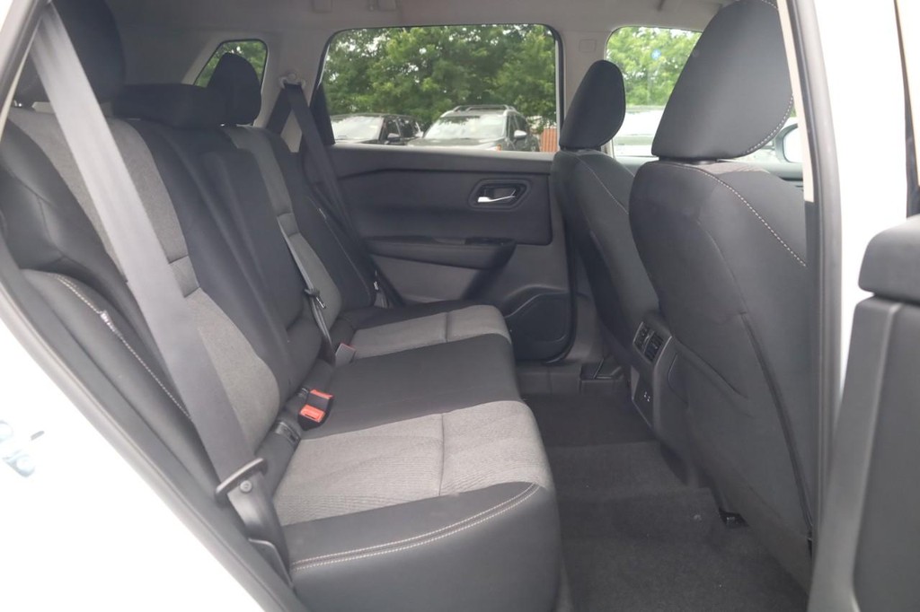 Nissan Rogue Vehicle Image 22