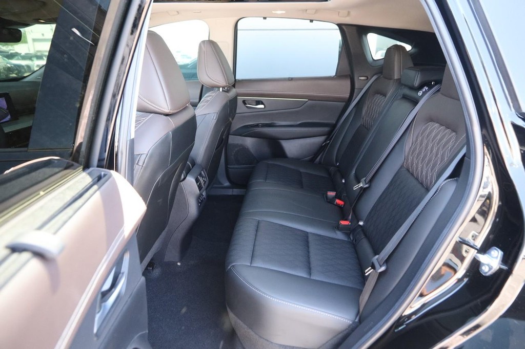 Nissan Murano Vehicle Image 11