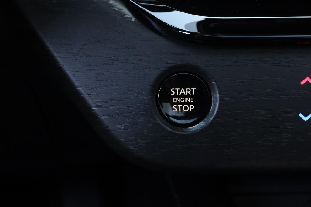 Nissan Murano Vehicle Image 16