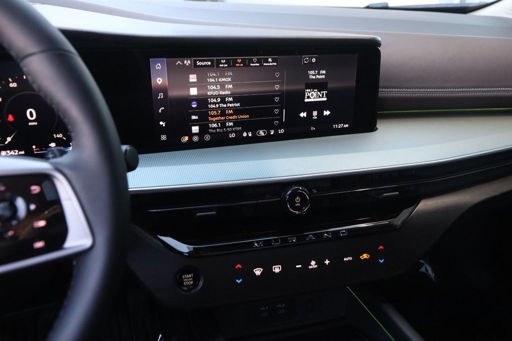 Nissan Murano Vehicle Image 17