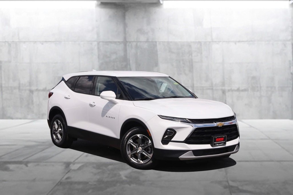 Chevrolet Blazer Vehicle Image 02