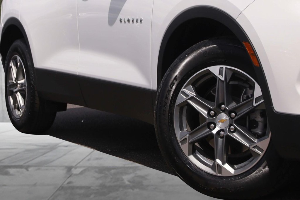 Chevrolet Blazer Vehicle Image 03