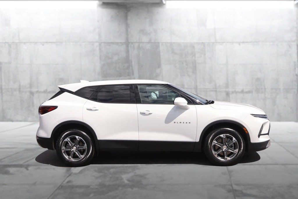 Chevrolet Blazer Vehicle Image 05