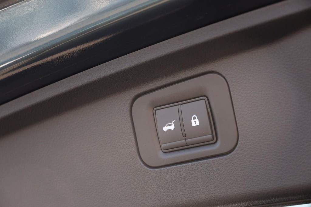 Nissan Armada Vehicle Image 08