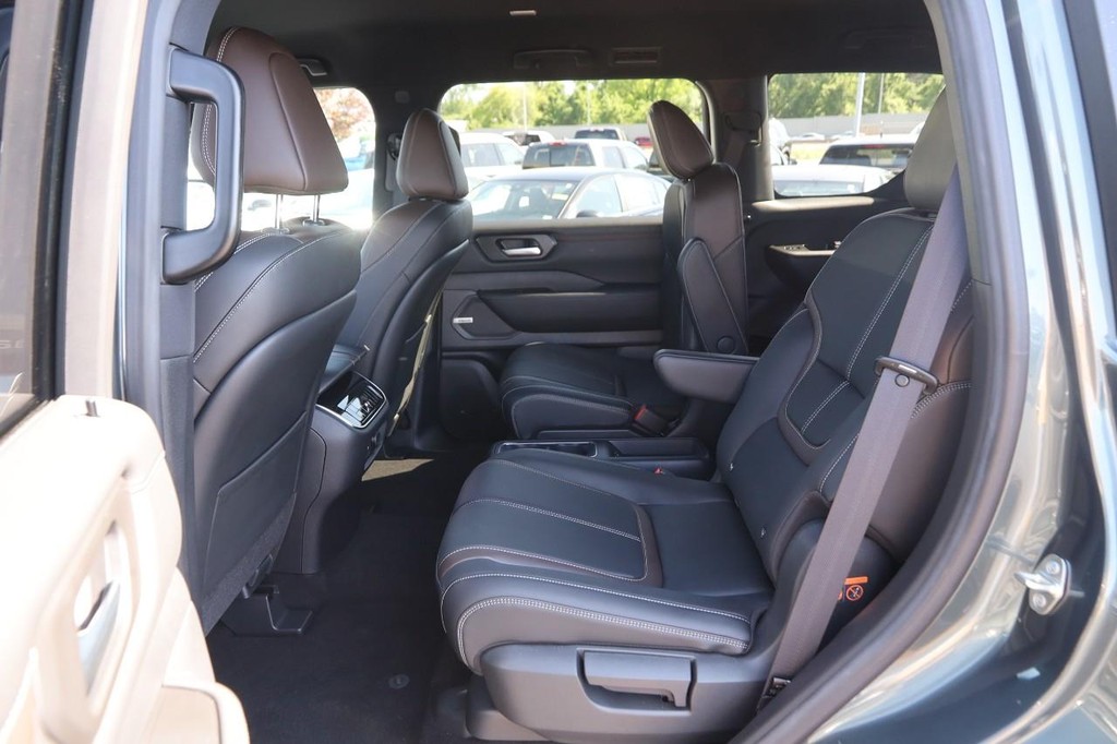 Nissan Armada Vehicle Image 10