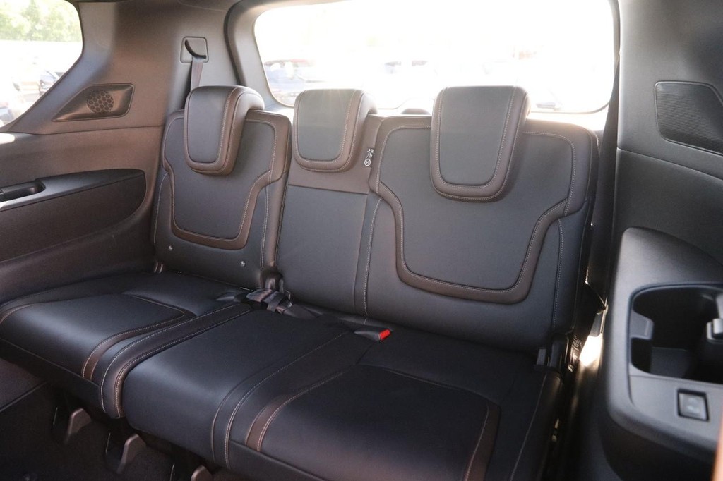 Nissan Armada Vehicle Image 11