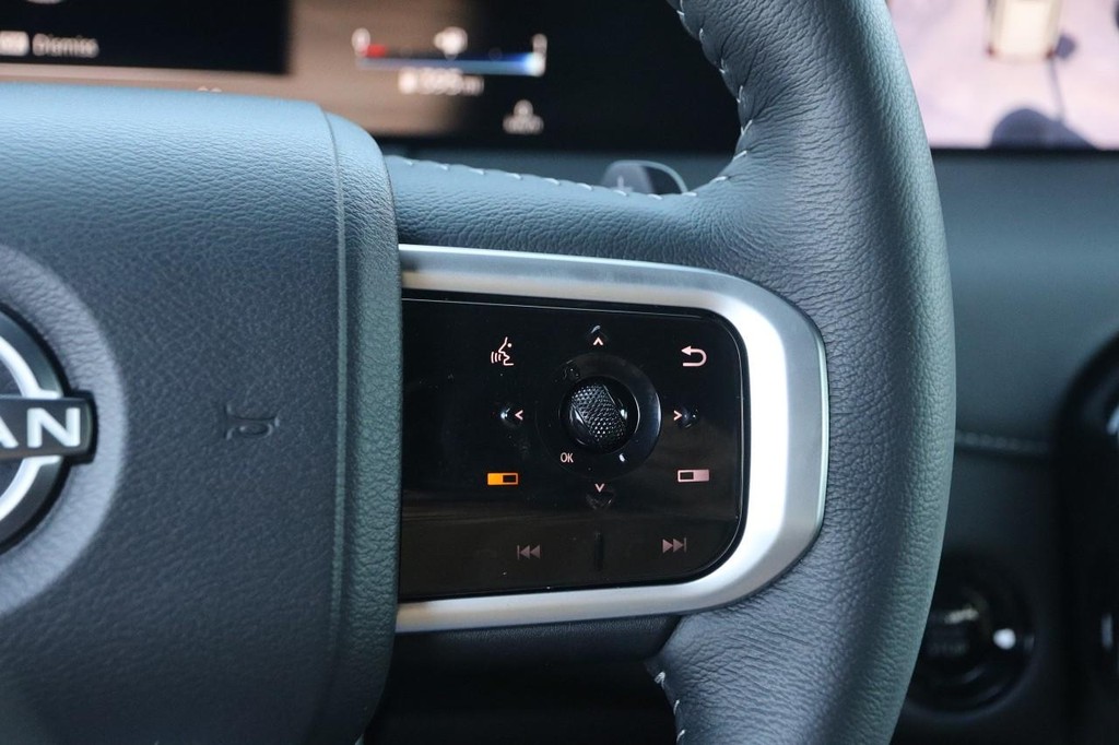 Nissan Armada Vehicle Image 14