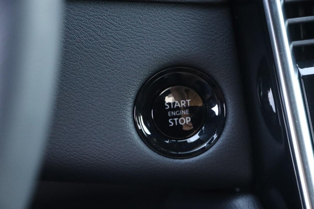Nissan Armada Vehicle Image 16