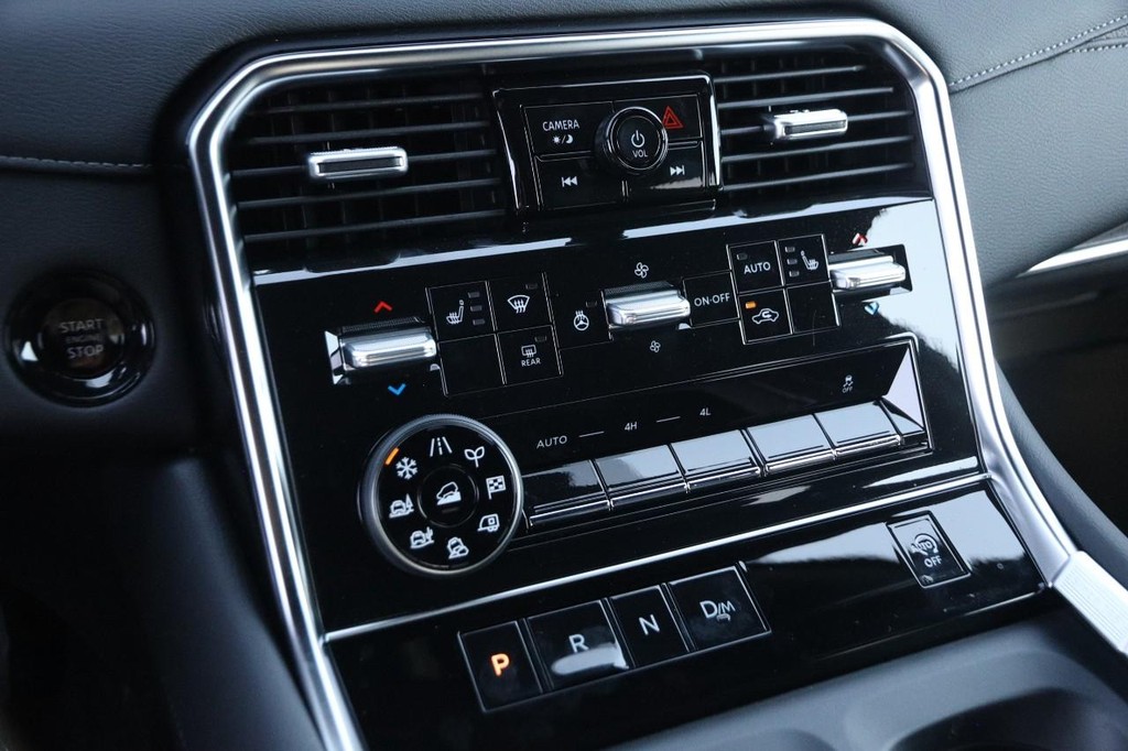 Nissan Armada Vehicle Image 19
