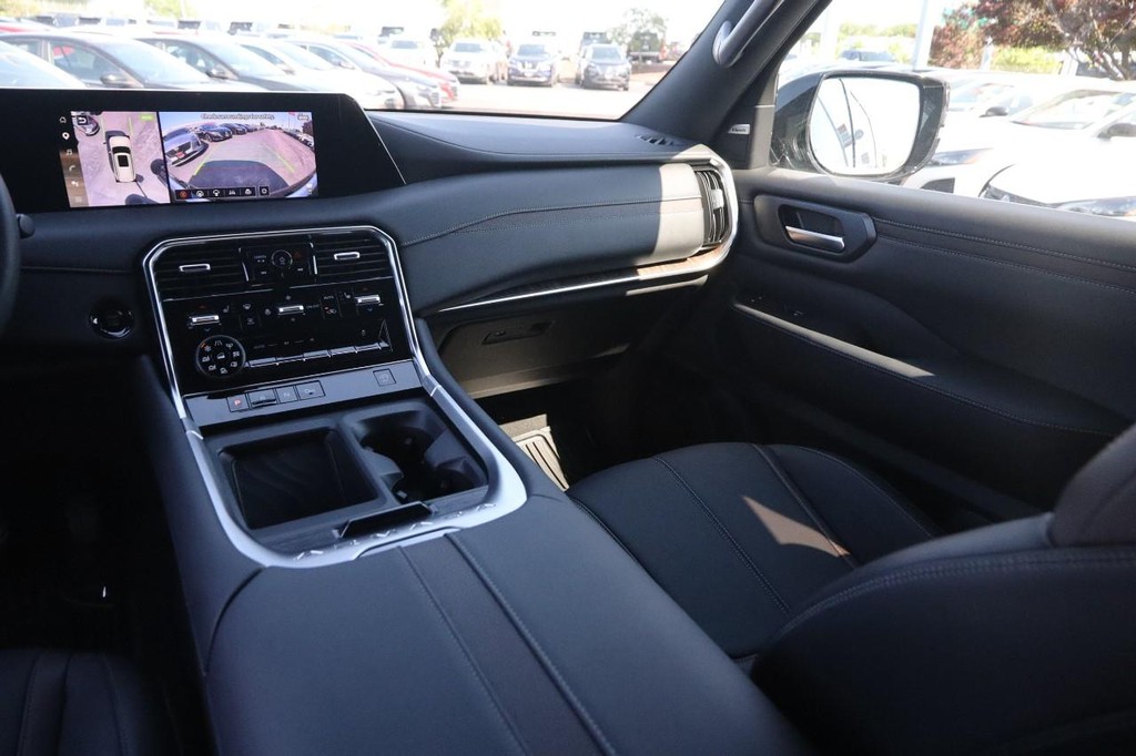 Nissan Armada Vehicle Image 25