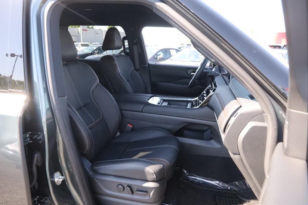 Nissan Armada Vehicle Image 26