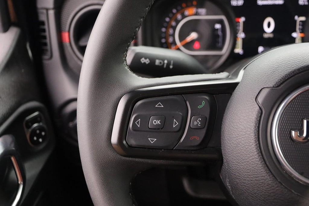 Jeep Wrangler Vehicle Image 11