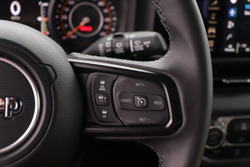Jeep Wrangler Vehicle Image 12