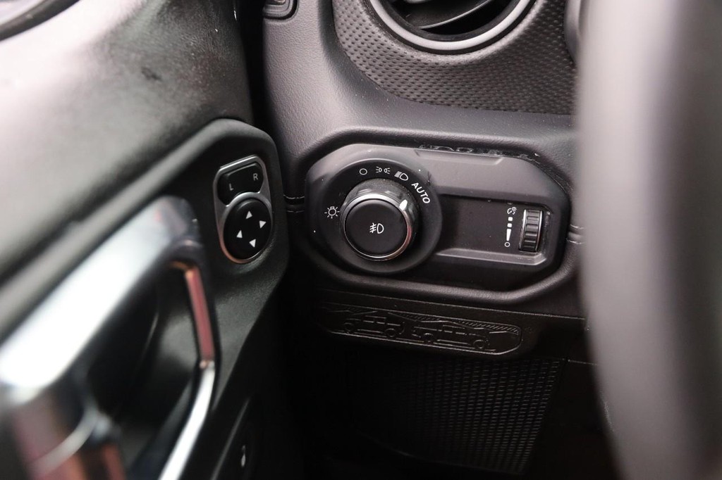Jeep Wrangler Vehicle Image 21