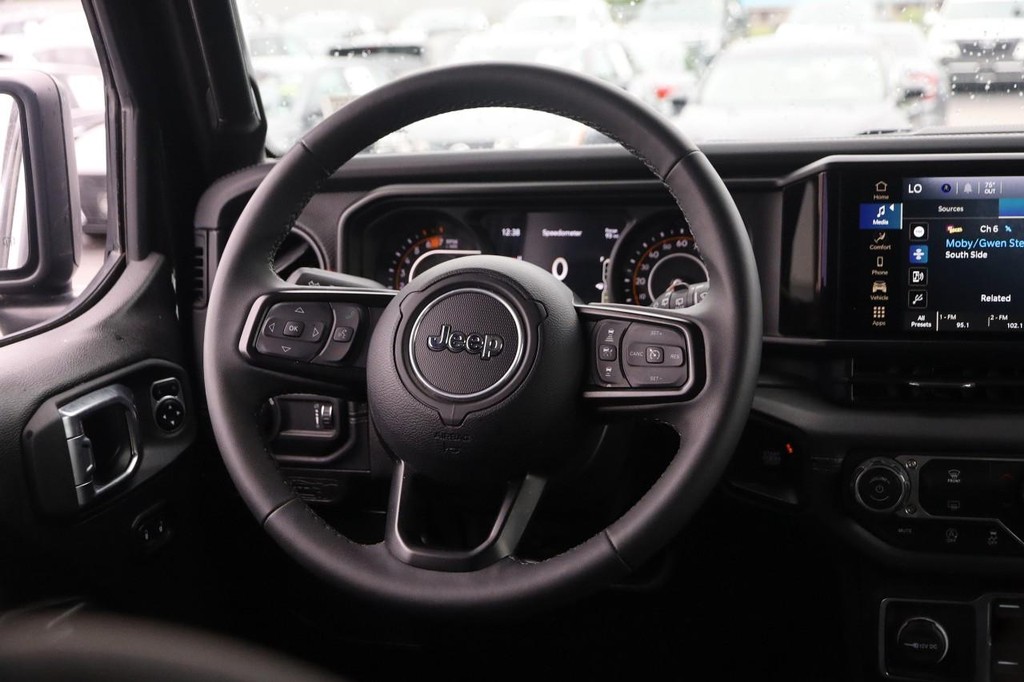 Jeep Wrangler Vehicle Image 24