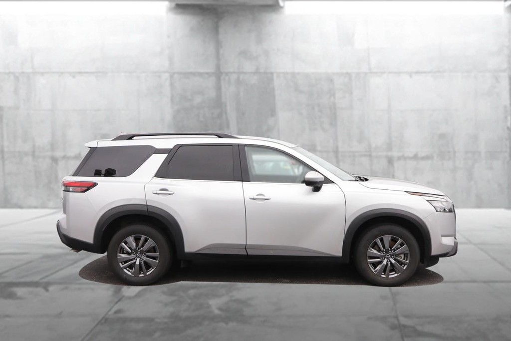 Nissan Pathfinder Vehicle Image 05