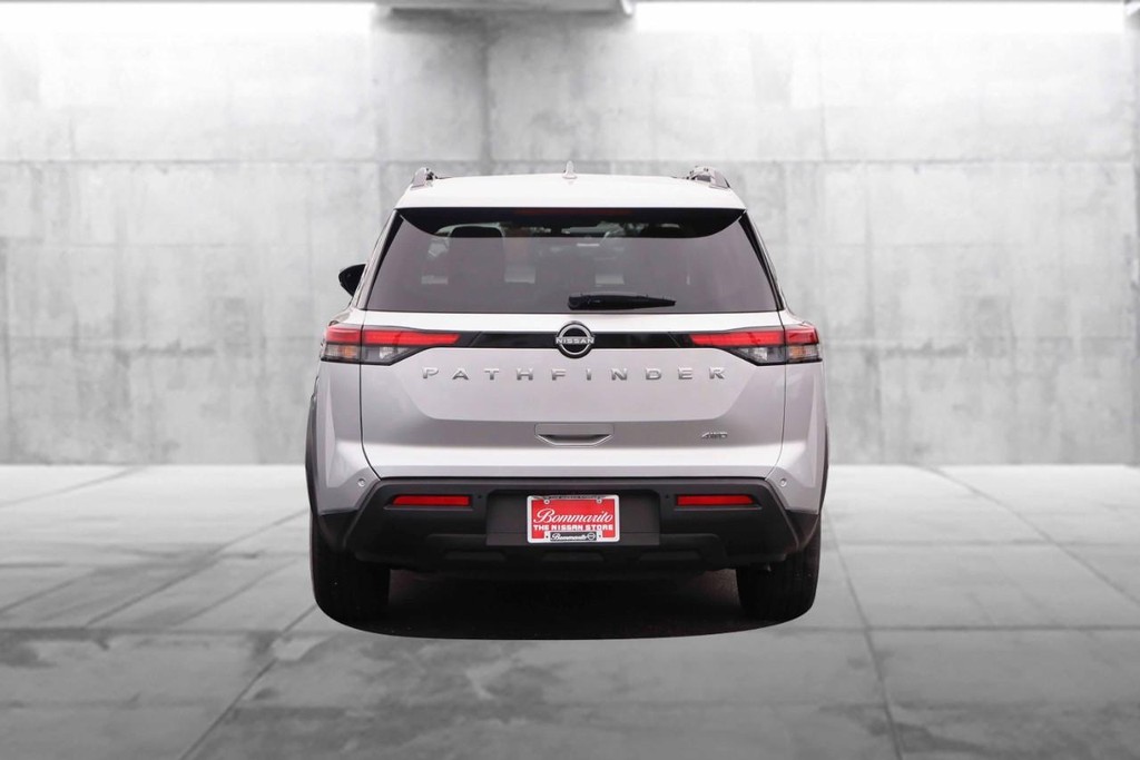 Nissan Pathfinder Vehicle Image 06