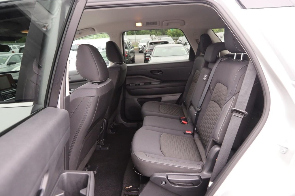 Nissan Pathfinder Vehicle Image 10