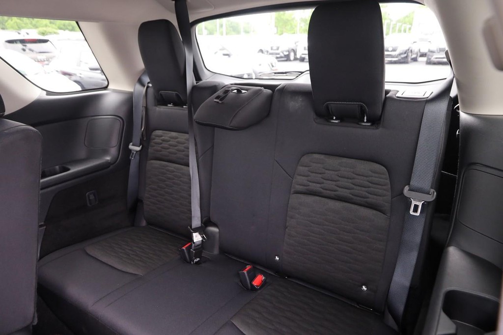 Nissan Pathfinder Vehicle Image 11