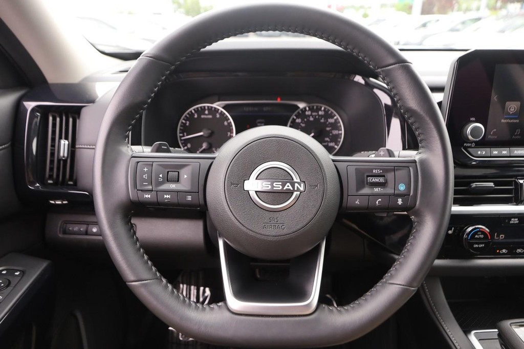 Nissan Pathfinder Vehicle Image 12