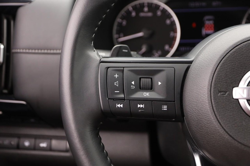 Nissan Pathfinder Vehicle Image 13