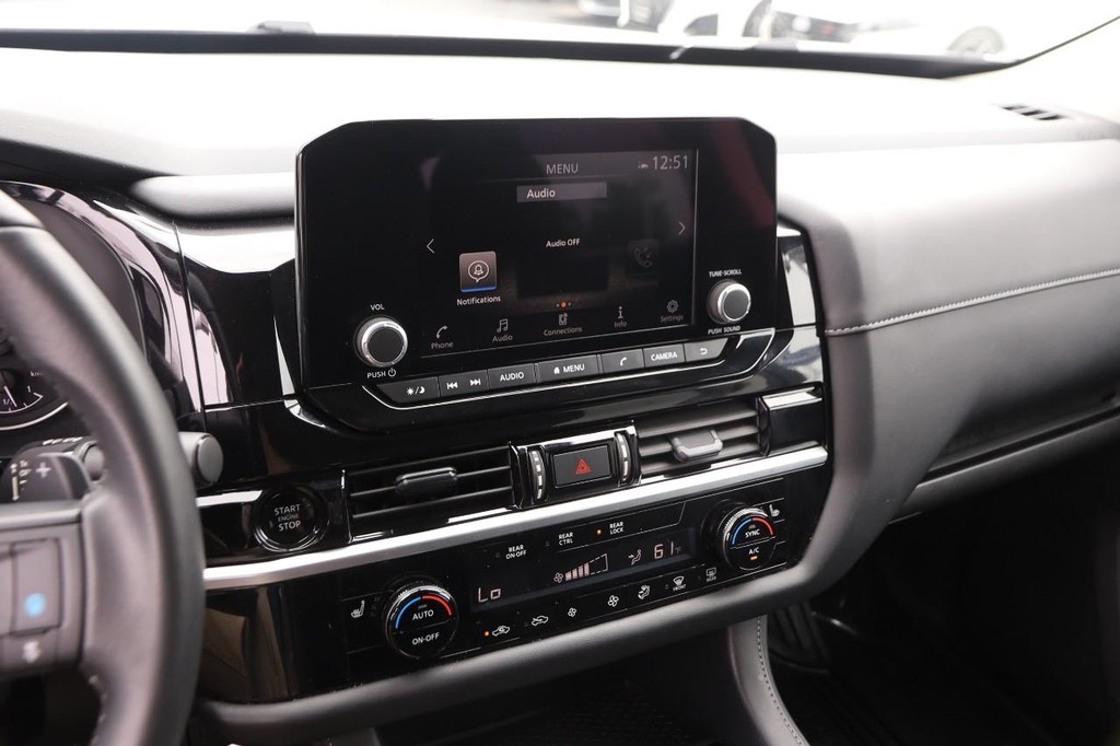 Nissan Pathfinder Vehicle Image 17