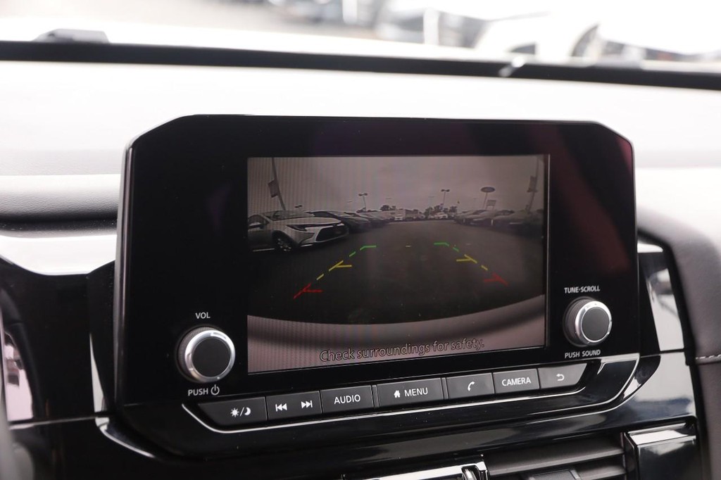 Nissan Pathfinder Vehicle Image 18