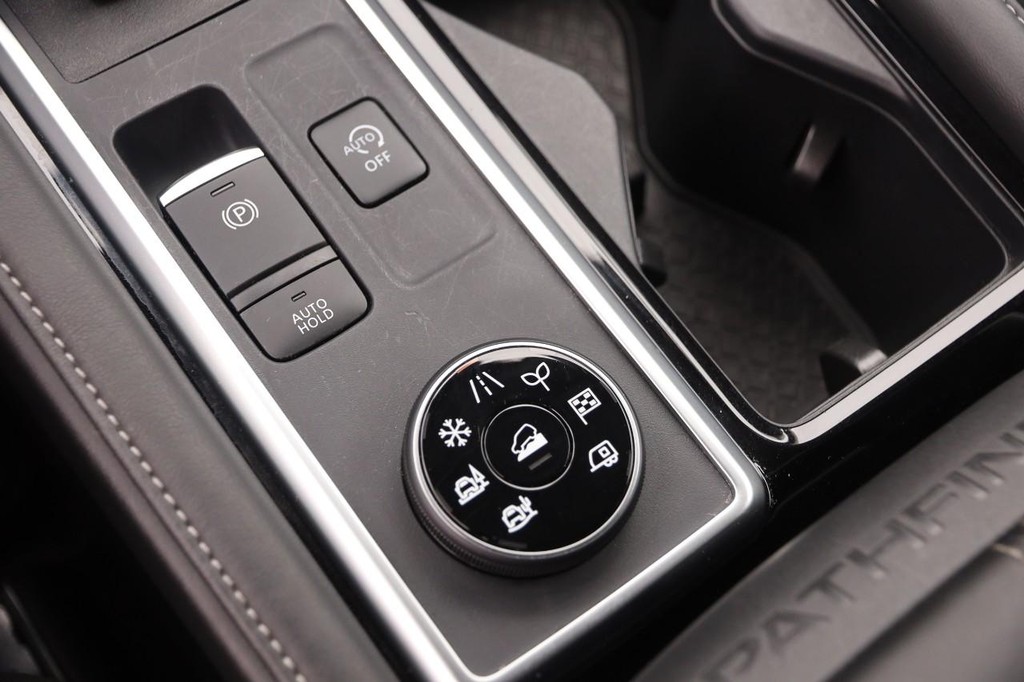 Nissan Pathfinder Vehicle Image 22