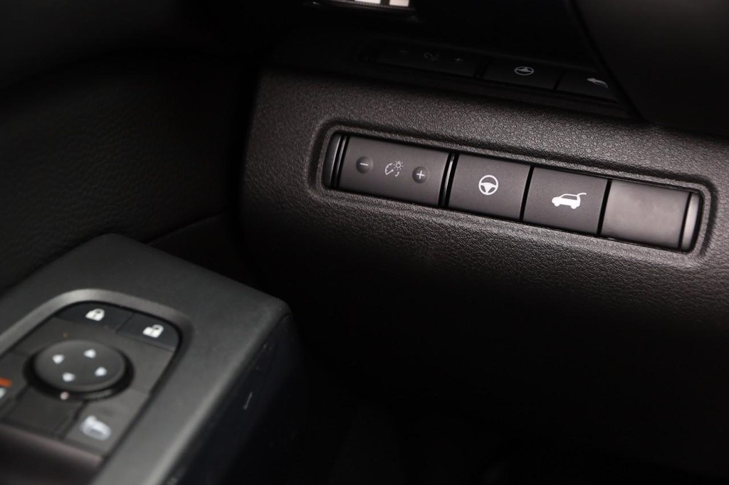 Nissan Pathfinder Vehicle Image 23