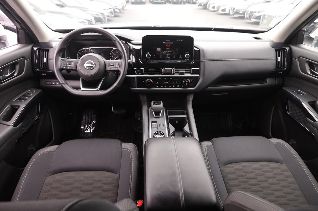 Nissan Pathfinder Vehicle Image 24