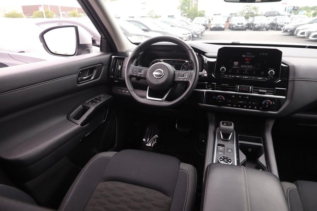 Nissan Pathfinder Vehicle Image 25
