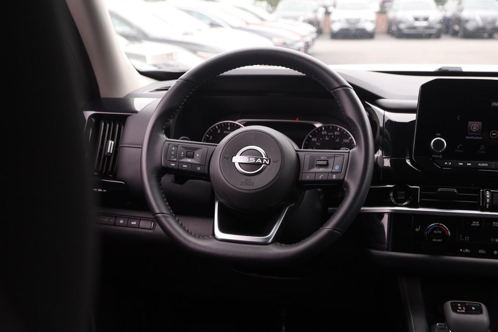 Nissan Pathfinder Vehicle Image 26