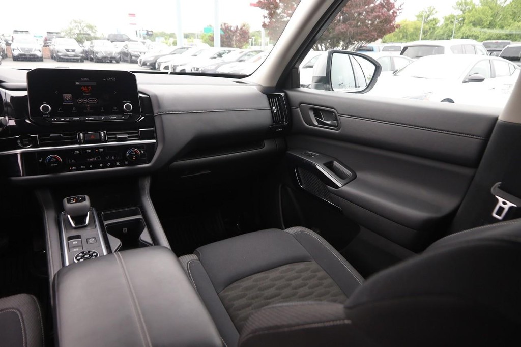 Nissan Pathfinder Vehicle Image 28