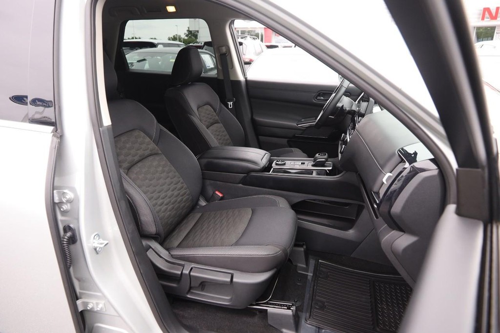 Nissan Pathfinder Vehicle Image 29