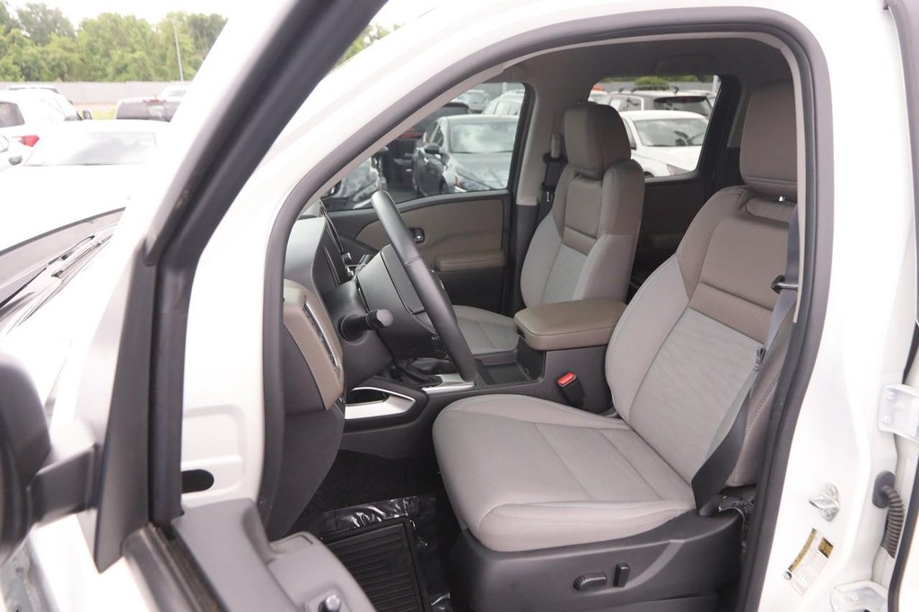 Nissan Frontier Vehicle Image 08
