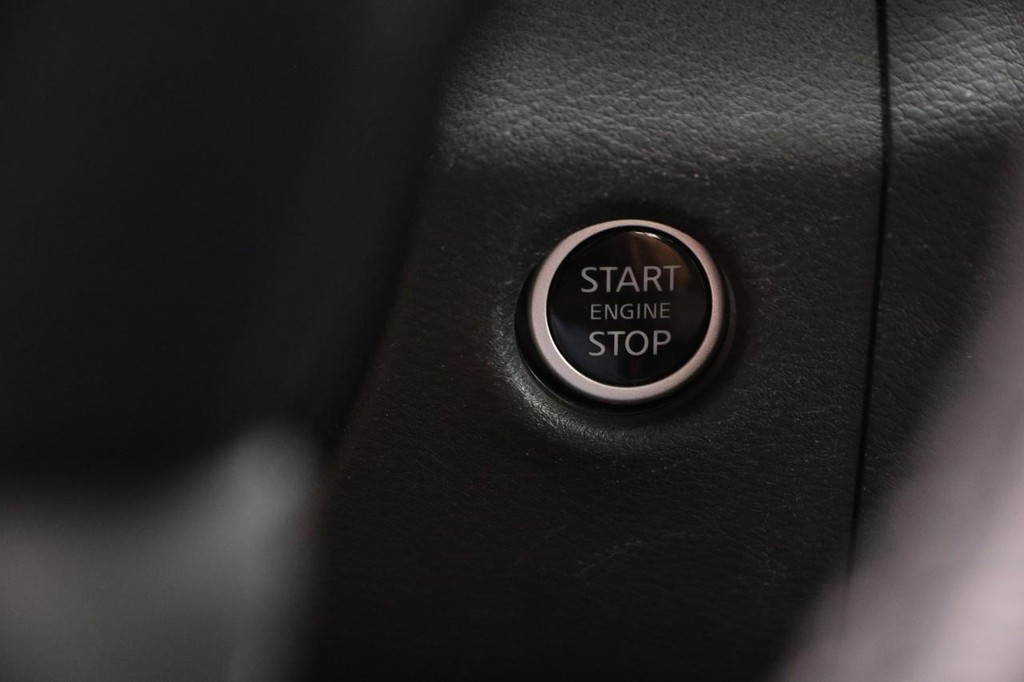 Nissan Frontier Vehicle Image 14
