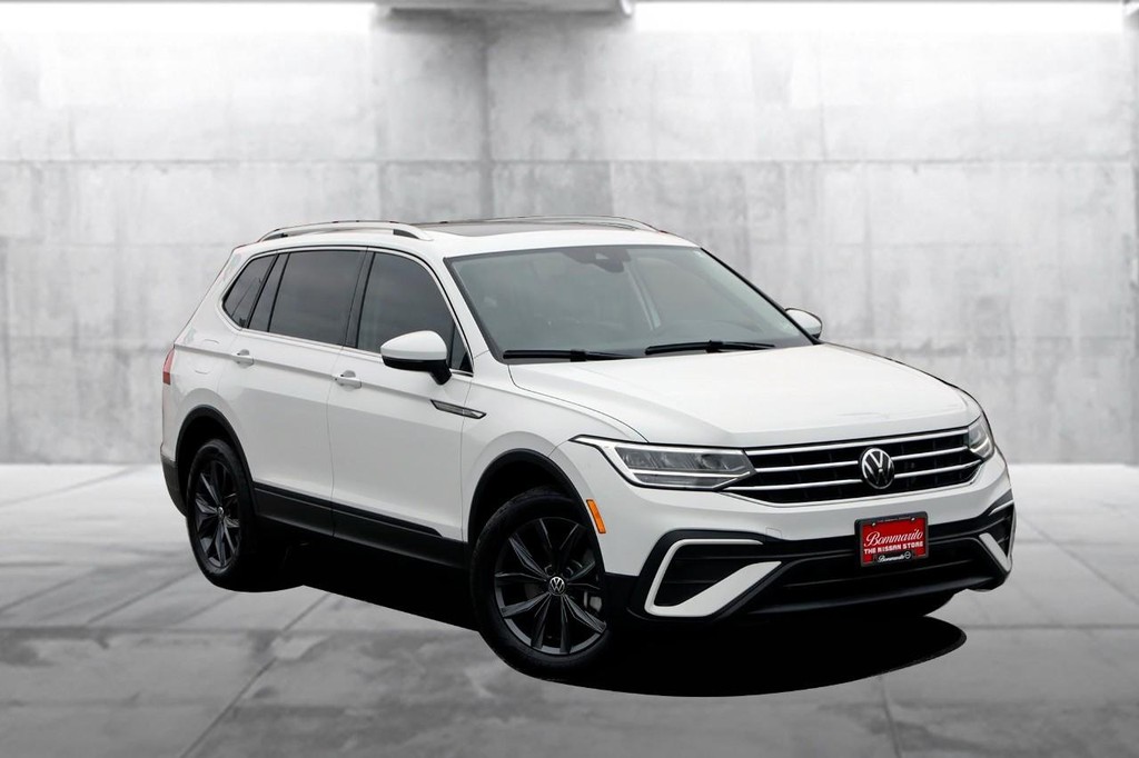 Volkswagen Tiguan Vehicle Image 02