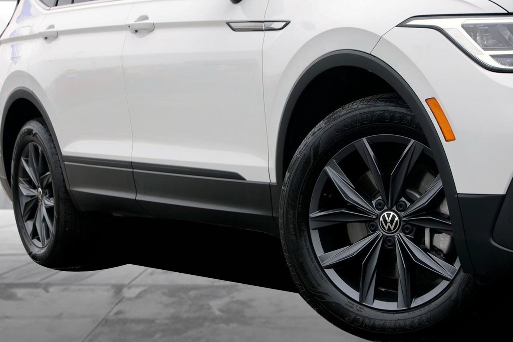 Volkswagen Tiguan Vehicle Image 03
