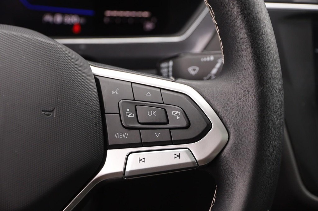 Volkswagen Tiguan Vehicle Image 12