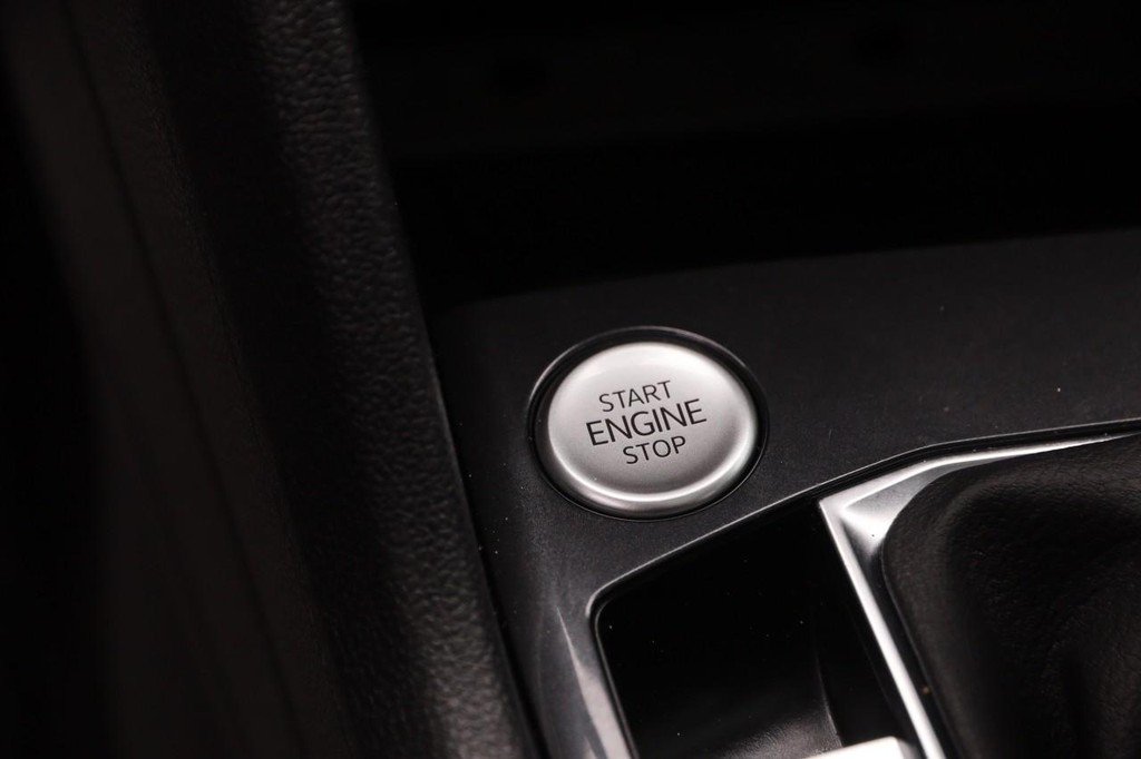 Volkswagen Tiguan Vehicle Image 14