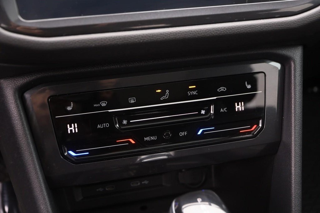 Volkswagen Tiguan Vehicle Image 17