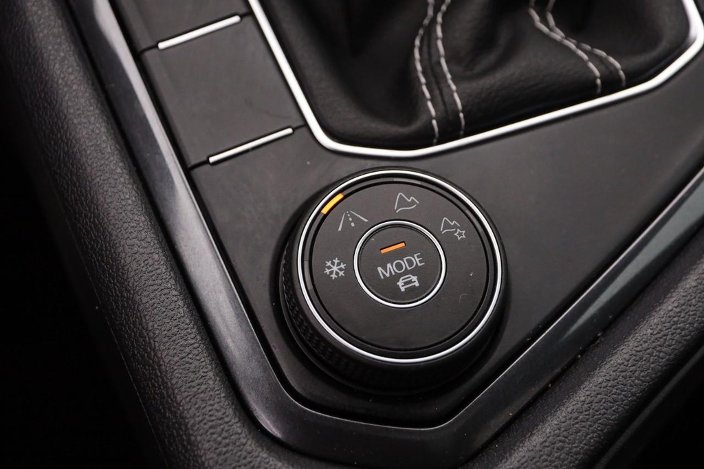 Volkswagen Tiguan Vehicle Image 21